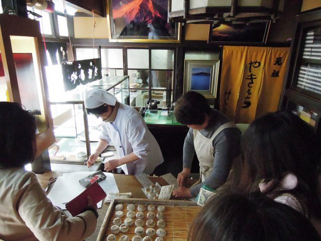 昔ながらの販売風景_神馬堂