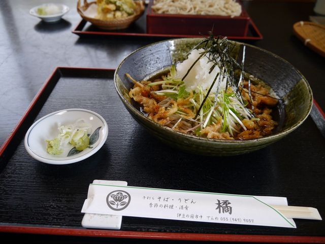 天気が良かったので冷たい蕎麦にしました。_橘
