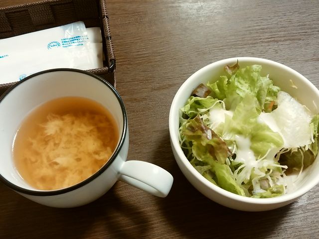 おすすめランチの一品 スープとサラダ_海坊厨