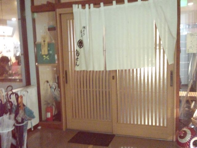 お店の入口。_鳥せん