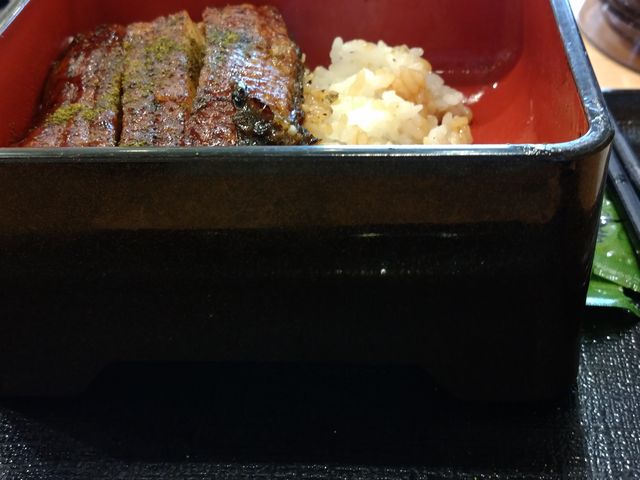 鰻重です。 食べかけですみません。_吉野家 上社店