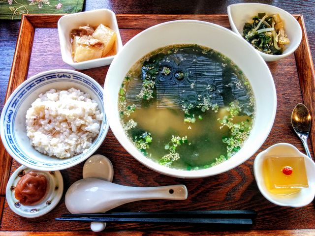 ワンタンスープ_薬膳館 中国茶房 喫茶去