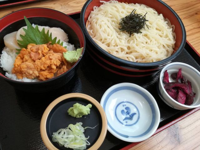 小どんぶりって書いてたけど、全然小じゃないよ!_味喜や