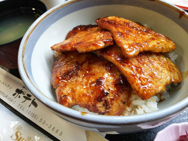 豚丼_道の駅 さらべつ 観光と物産の館ピポパ