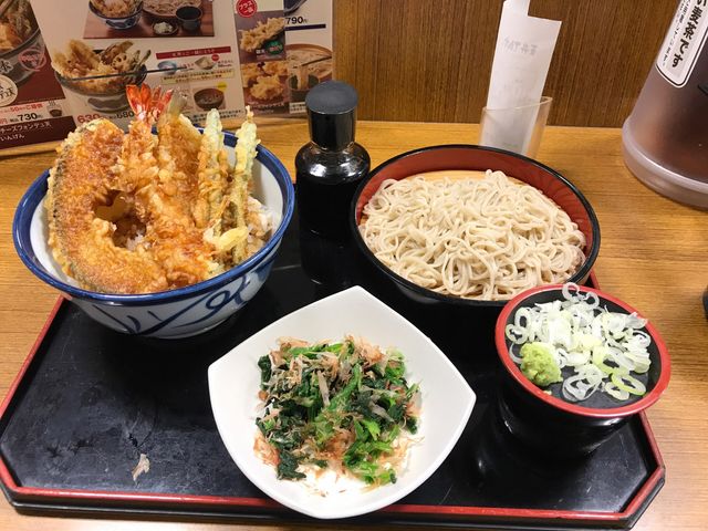 天丼小そばセットと ほうれん草のお浸し_天丼てんや 北千住西口店
