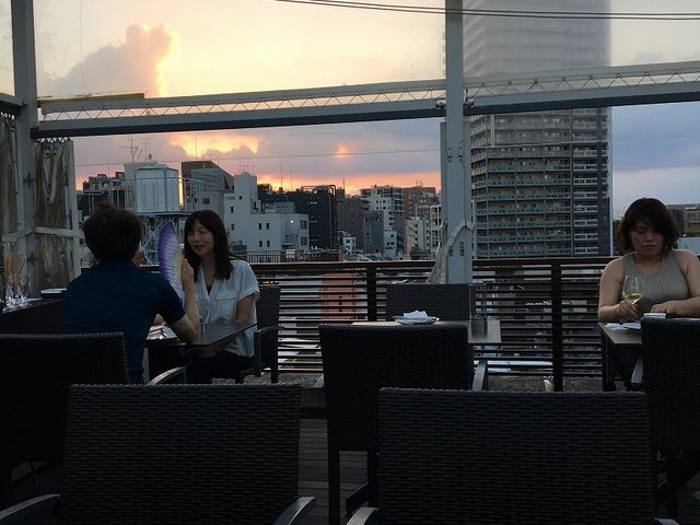 沈む夕日_神楽坂屋上ビアガーデン