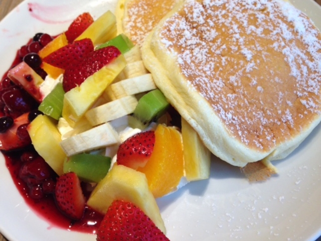フルーツのリコッタパンケーキ_高倉町珈琲・八王子店