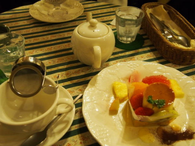 プリンア・ラ・モード&セイロンティー_カフェ ザ プラントルーム Cafe The Plant Room