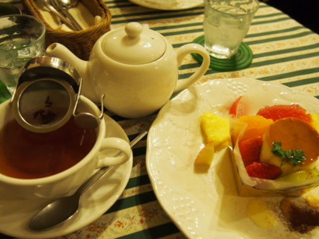 プリンア・ラ・モード&セイロンティー_カフェ ザ プラントルーム Cafe The Plant Room