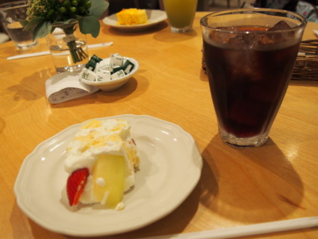苺とメロンのショートケーキ(ハーフサイズ)¥240_AfternoonTea TEAROOM 梅田ホワイティ