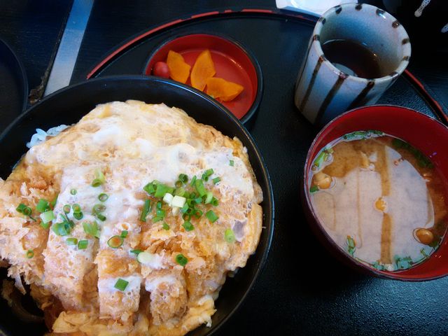装食屋 3びきのこぶた