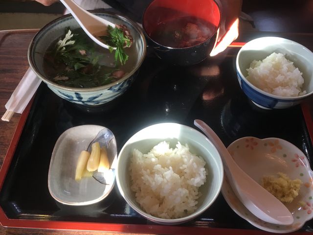 しょうがやヨモギを入れて食べてください_仲地山羊料理店