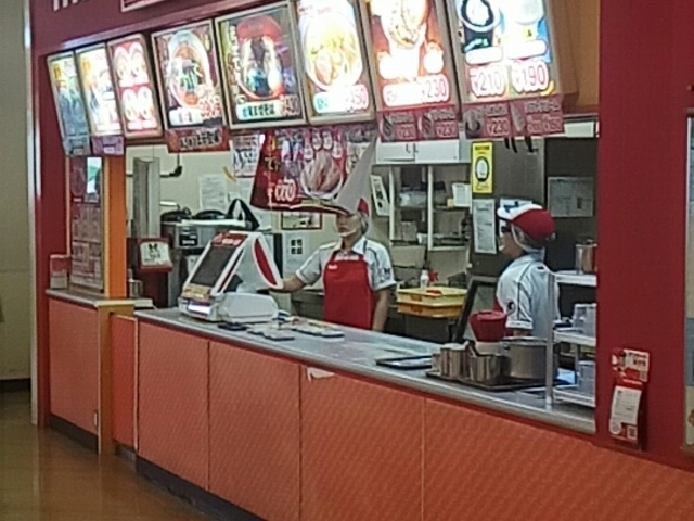店内_スガキヤ ユーストア上和田店