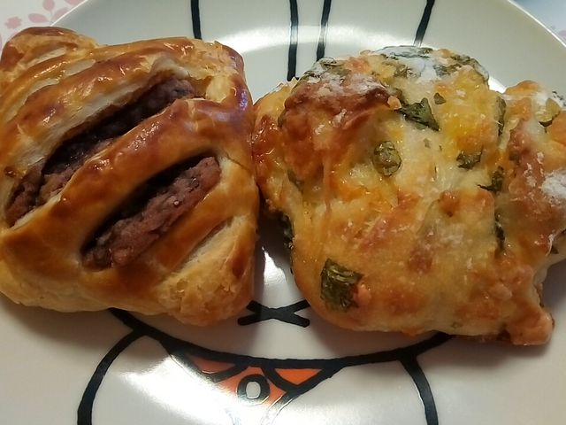 ルッコラとチーズのパン
栗いり小倉パイ_パン屋 Sora
