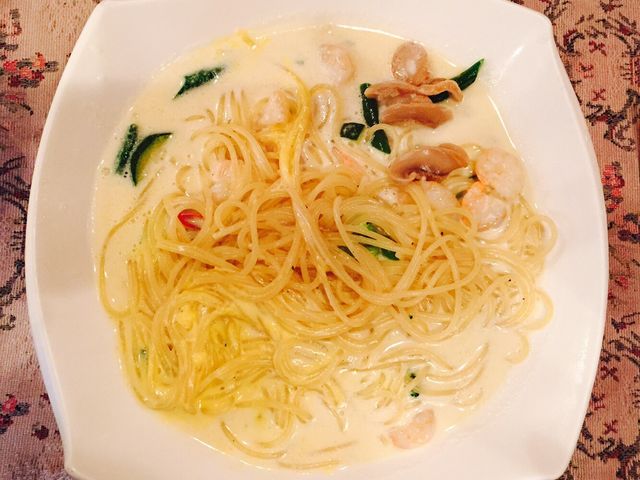 クリーム系の貝柱のパスタです。_カフェテラス シャンドール