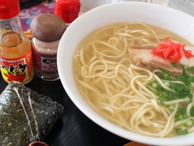 スパムおにぎりやサータアンダギーなどもありました_ゆんたく