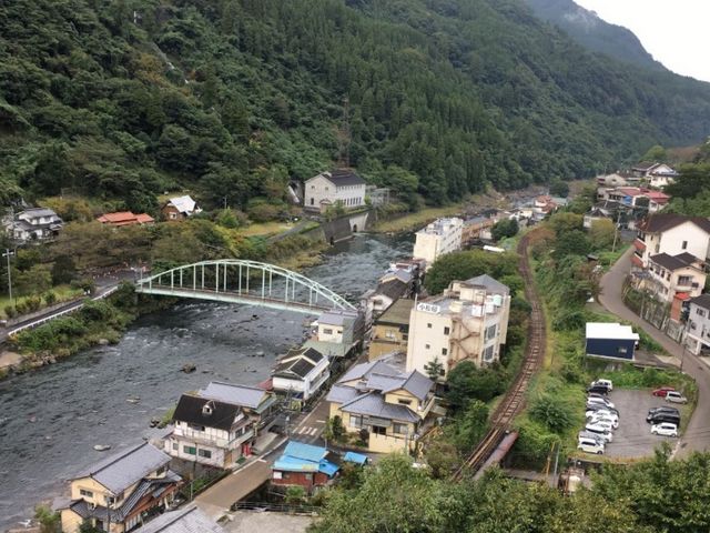 久大線が見えて時折電車が通ります_浮羽別館新紫陽