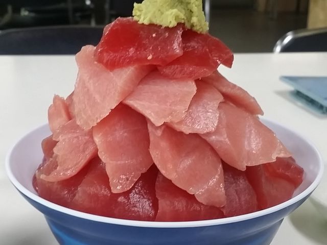 たしか、塩釜産のマグロ丼(中)3500円_鶴亀屋食堂