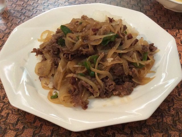 焼肉ライスはこれにサラダが付いたセットです_レストラン 西洋軒