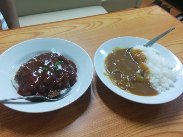2台看板メニューのかつ丼と海軍カレー_いせ屋食堂