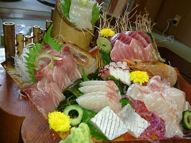 お刺身がいっぱい!これで2人分です_浜よし