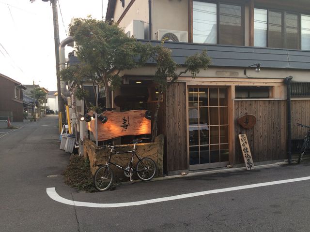 自転車は停めにくい_居食家 寿