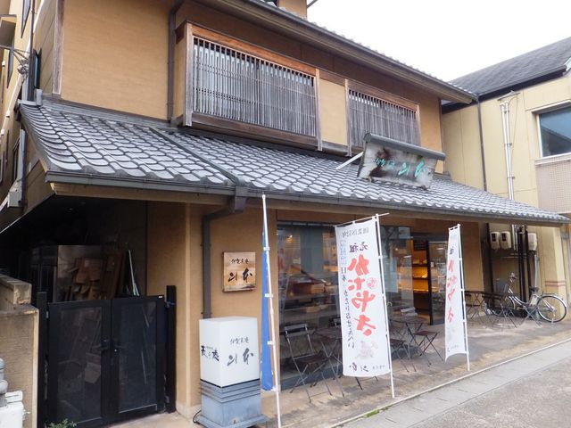 銀座通り沿いにあります。_伊賀菓庵 山本