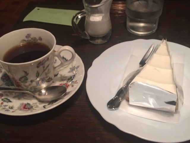 素朴な味のケーキです。_カウベル