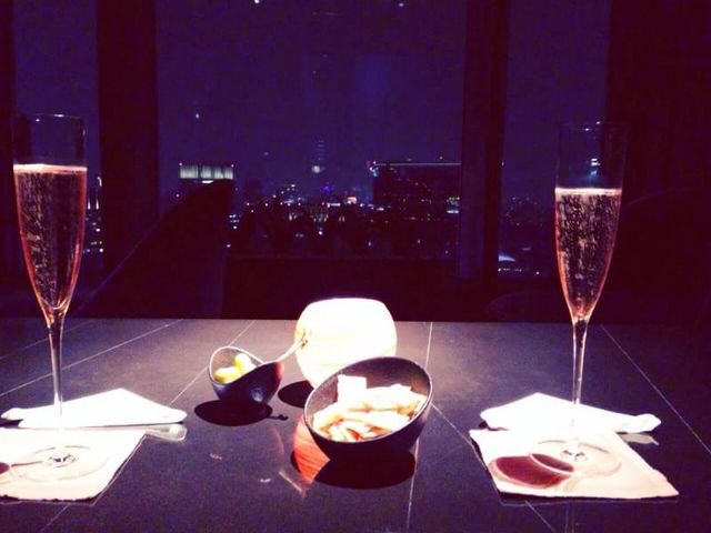 シャンパンで乾杯_マンダリンバー
