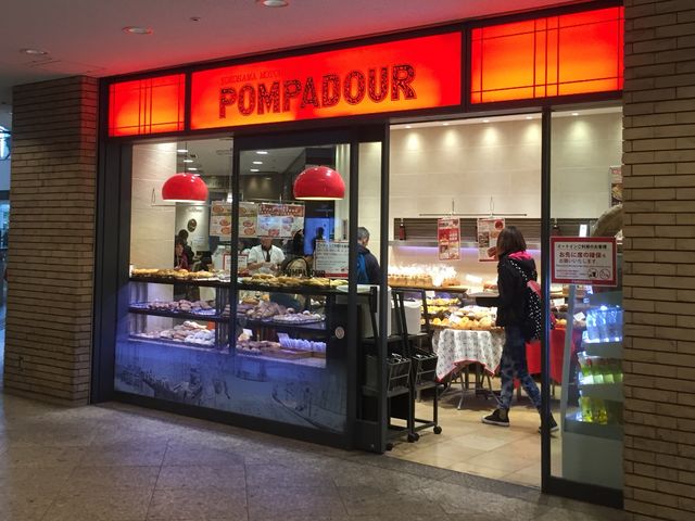 イートイン満席でした。_ポンパドウル みなとみらい東急スクエア クイーンズスクエア横浜
