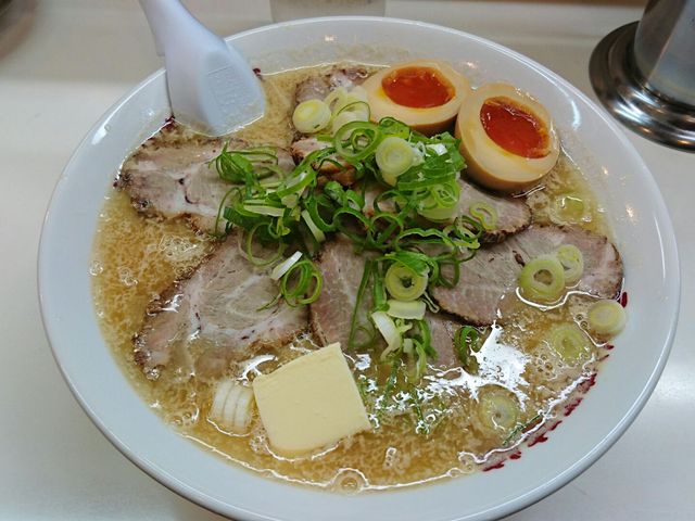味噌チャーシューに味玉・バタートッピング_味特 本店
