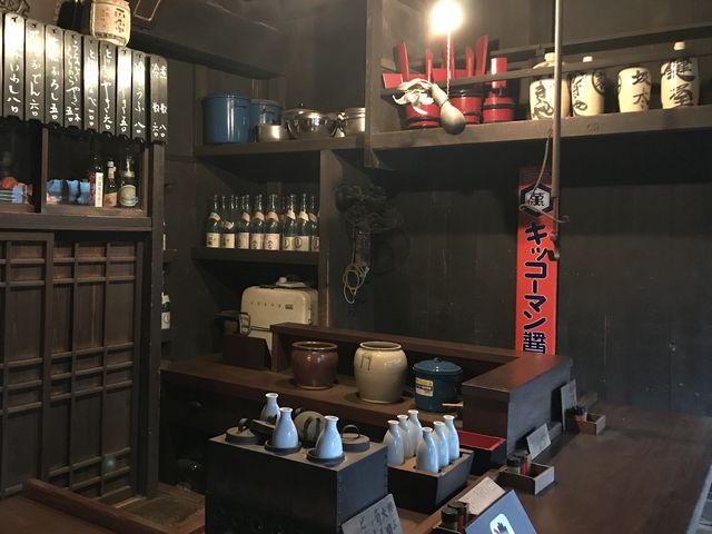 【江戸東京たてもの園〜鍵屋】お銚子が並んでます。_鍵屋(江戸東京たてもの園)