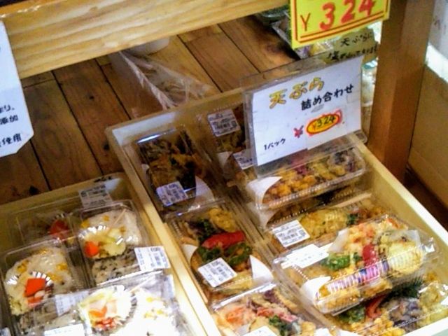『手作りのお惣菜』。_道の駅なるさわ物産館