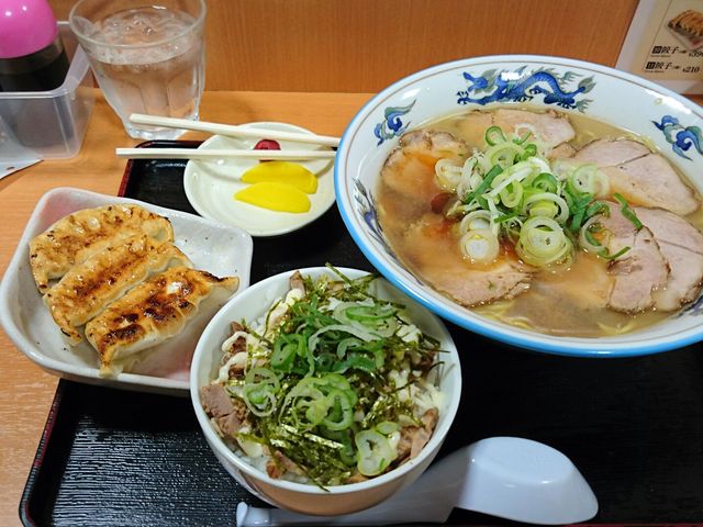 醤油チャーシュー麺・ミニチャーシュー丼・餃子3個_らーめんや天金 四条