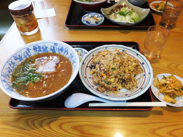 日替わりランチ:伊勢チャーハン+味噌ラーメン_あじへい桔梗ヶ丘店