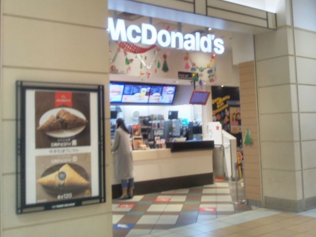 マクドナルド 横浜ワールドポーターズ店_マクドナルド横浜ワールドポーターズ店