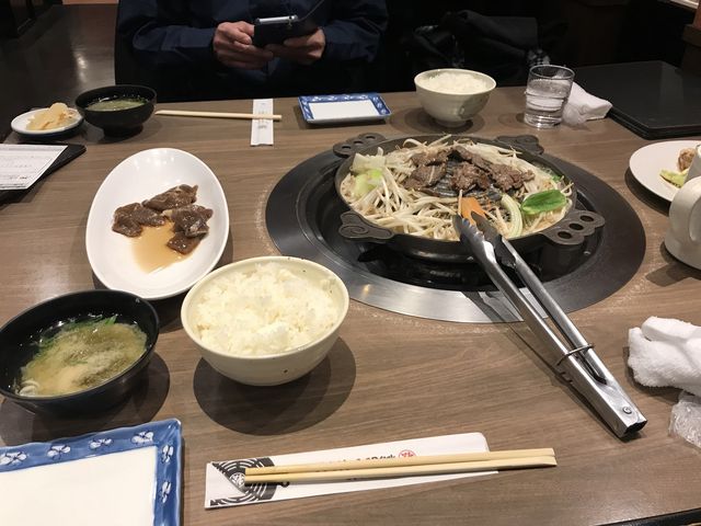 ジンギスカンとごはん、みそ汁
のセット_松尾ジンギスカン 滝川本店