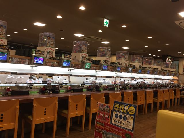 店内_くら寿司芥川店