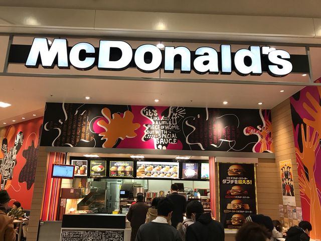 フードコートにあります。_マクドナルド イオン札幌桑園ショッピングセンター店