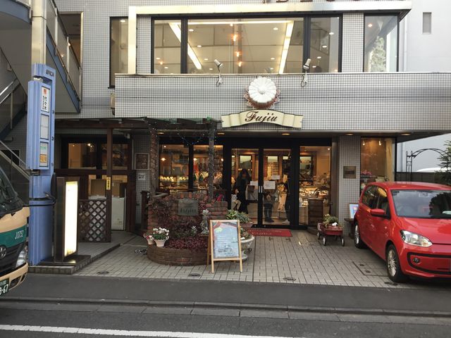 高幡不動_パティスリー・ドゥ・シェフ・フジウ・高幡不動本店