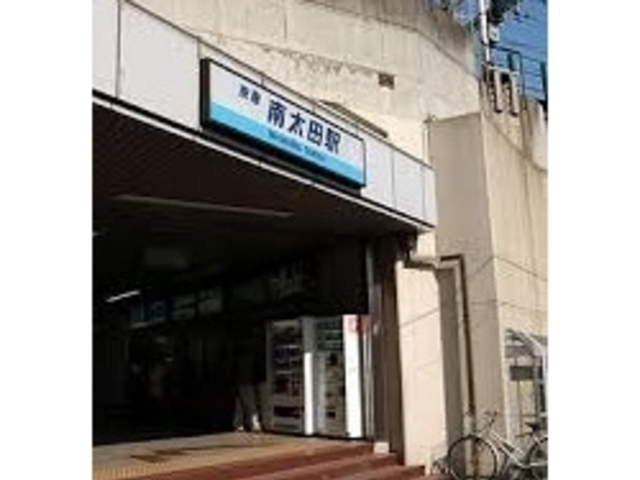 寿徳庵の最寄り駅は京急南太田駅の改札からすぐ。_寿徳庵
