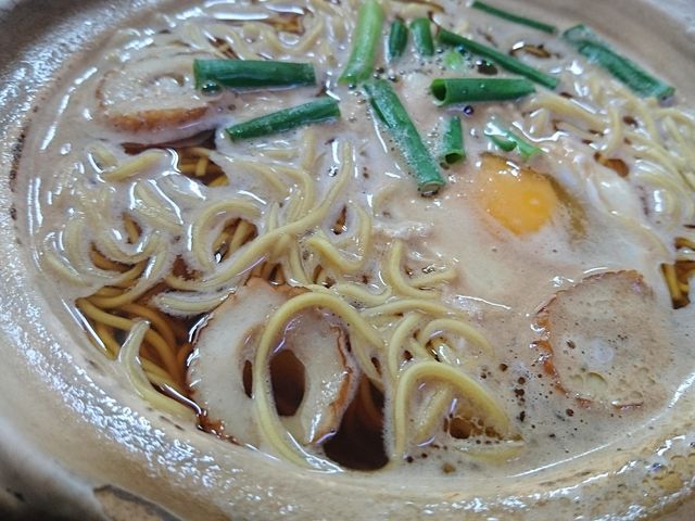 定番の鍋焼きラーメン_まゆみの店