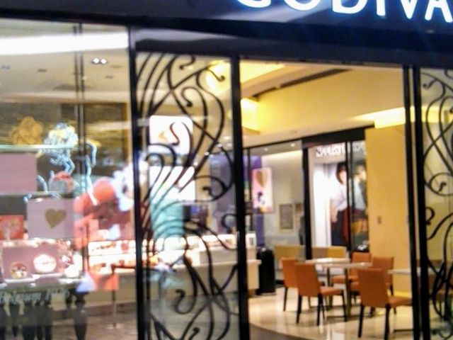『GODIVA・ダイバーシティ東京プラザ店』。_GODIVA・ダイバーシティ東京プラザ店