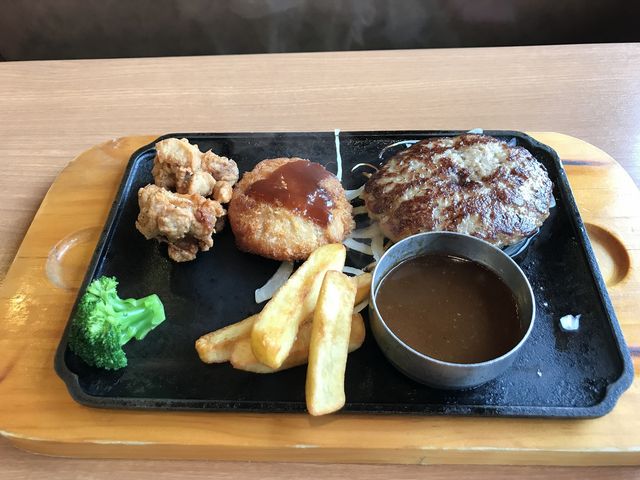 ハンバーグはまあまあ。あとは、冷凍食品なのかな?_ビッグボーイ各務原店
