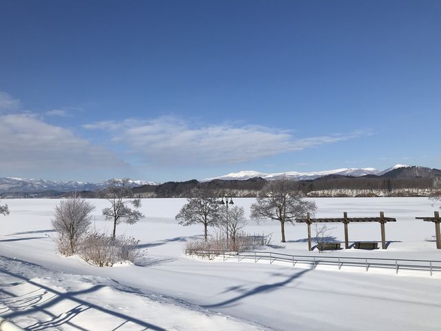 つなぎ温泉バス停から_御所湖