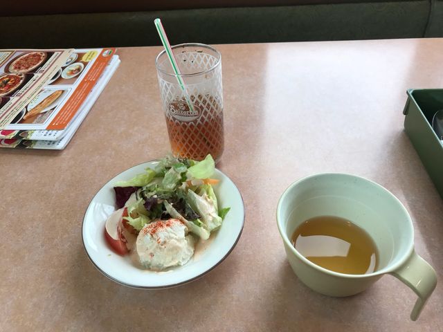 ランチにはサラダが付く_サイゼリヤ春日部梅田店