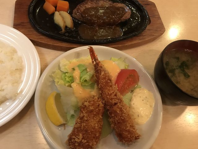 ハンバーグとエビフライ!_洋食屋 もりもり