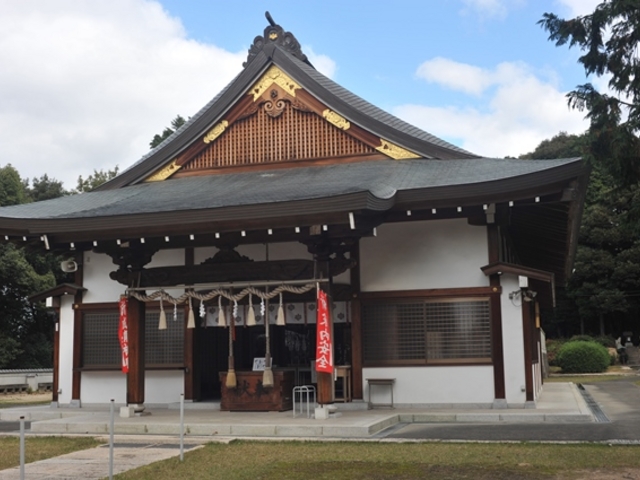 多くの参拝客を迎える拝殿_豊原北島神社