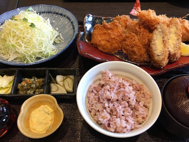 ごはんは五穀米にしました。_とんかつ浜勝 福岡前原店