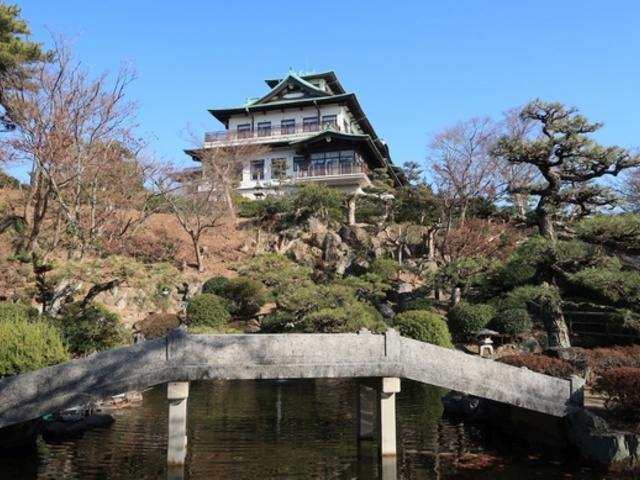 日本庭園から見るとお城のようです_蒲郡クラシックホテル
